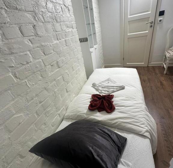 Pension The Station Central Apartments