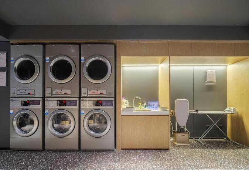 Atour Hotel Zhengzhou Erqi Plaza David City