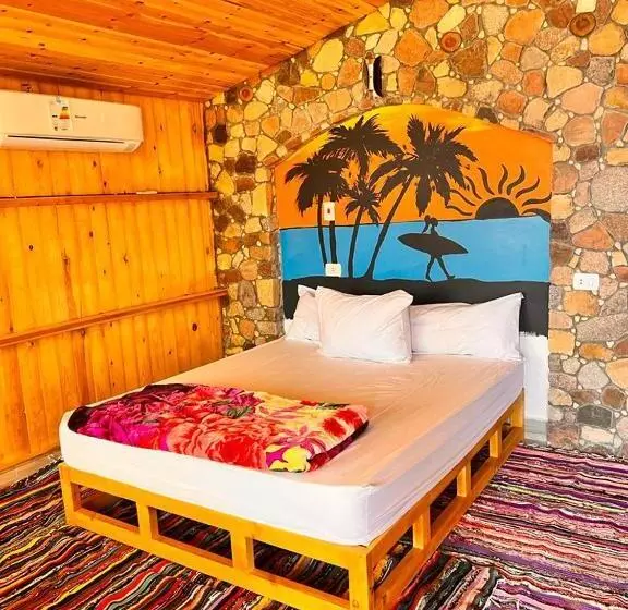 هتل Eden Camp