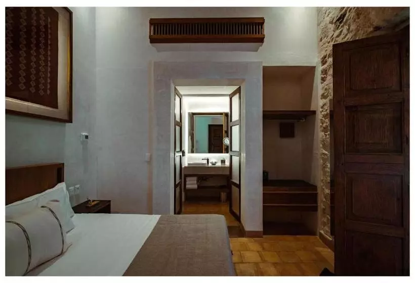 Hotelli La Gloria Mesón