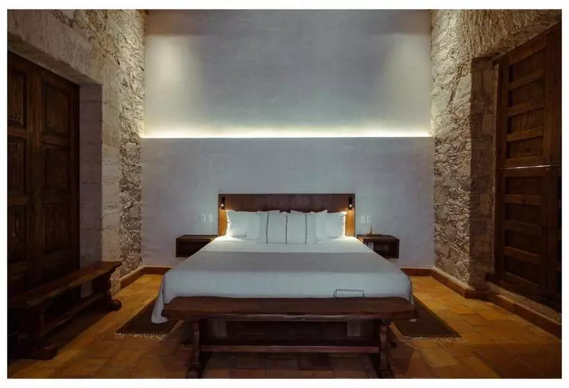 Hotelli La Gloria Mesón