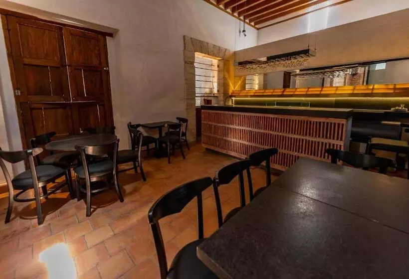 Hotelli La Gloria Mesón