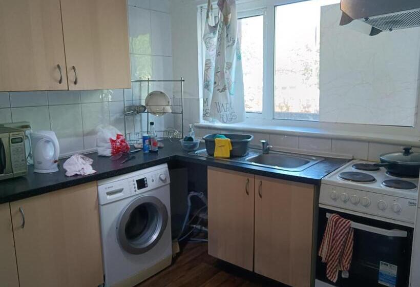 פנסיון Glasgow Room Near City Centre