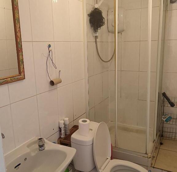 פנסיון Glasgow Room Near City Centre