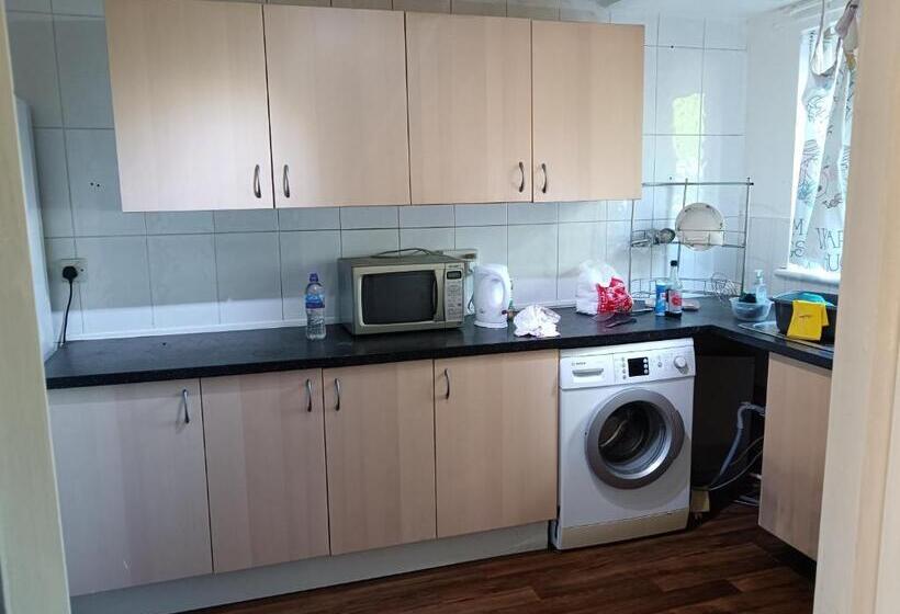 פנסיון Glasgow Room Near City Centre