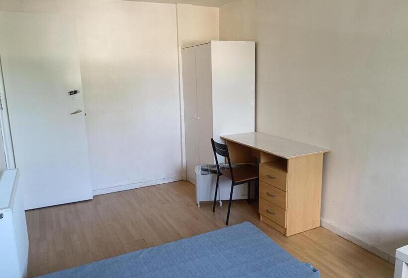 פנסיון Glasgow Room Near City Centre