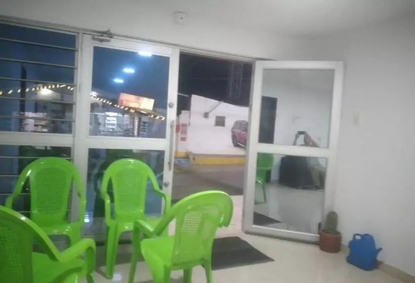 پانسیون Hostal El Bigote