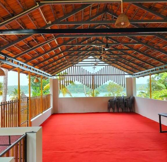 פנסיון Kayaltheeram Resort & Homestay