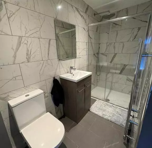 پانسیون Luxury Triple Room Near Croke Park 2