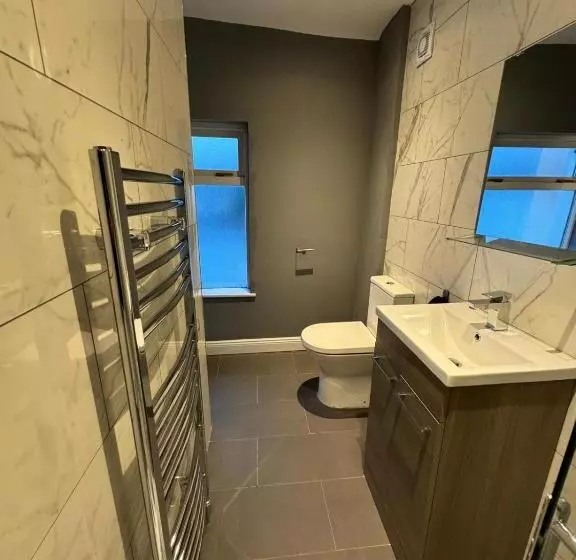 پانسیون Luxury Triple Room Near Croke Park 2