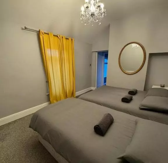 پانسیون Luxury Triple Room Near Croke Park 2