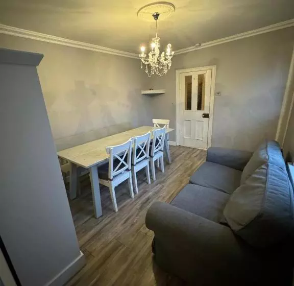 پانسیون Luxury Triple Room Near Croke Park 2