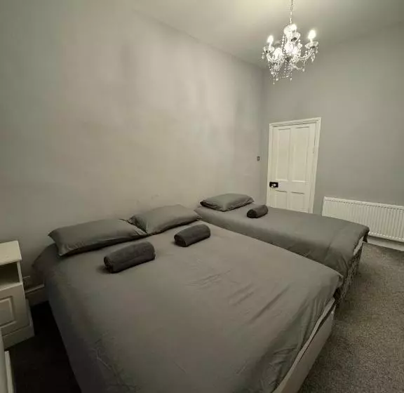 پانسیون Luxury Triple Room Near Croke Park 2