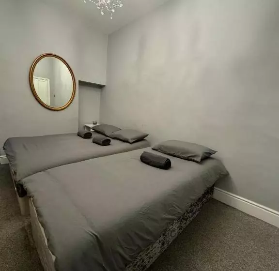 پانسیون Luxury Triple Room Near Croke Park 2