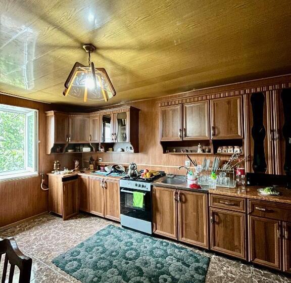 پانسیون Nino S Guest House