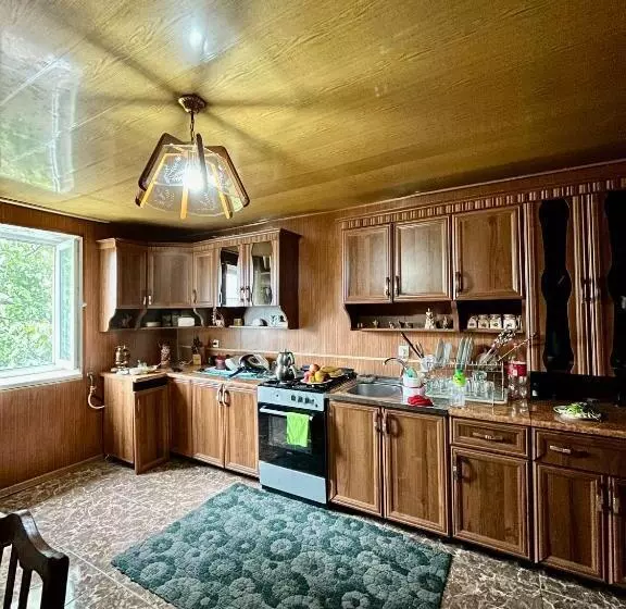 پانسیون Nino S Guest House