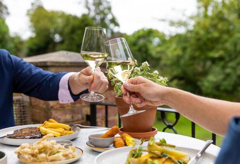 Отель Boys Hall