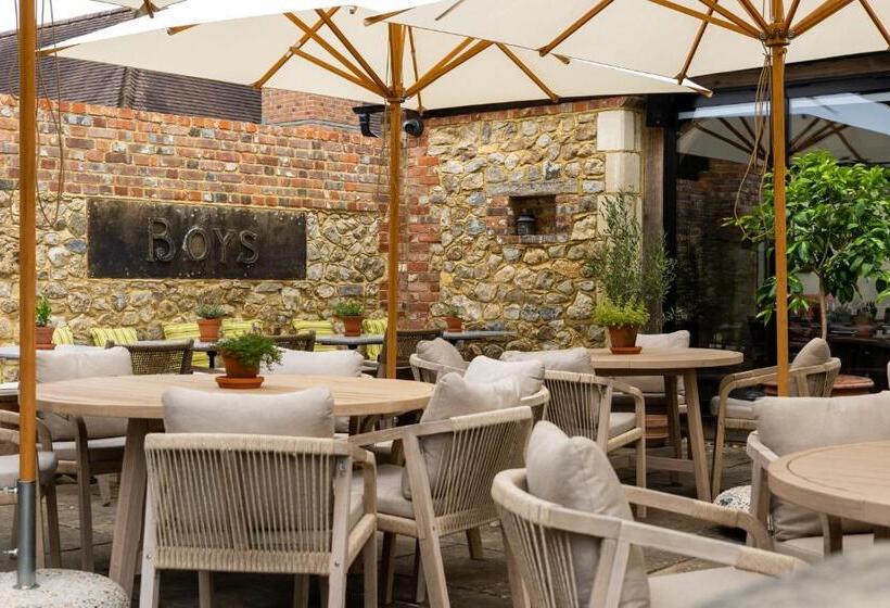 Отель Boys Hall