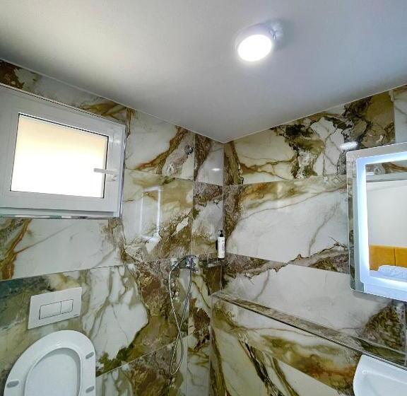 هتل Kloi Luxury Rooftops