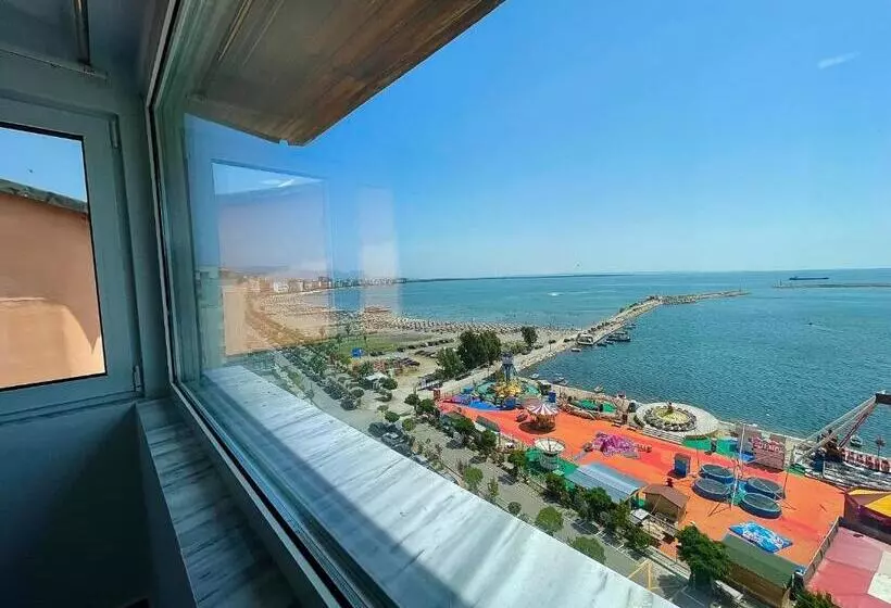 هتل Kloi Luxury Rooftops