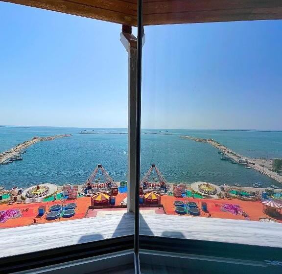 هتل Kloi Luxury Rooftops