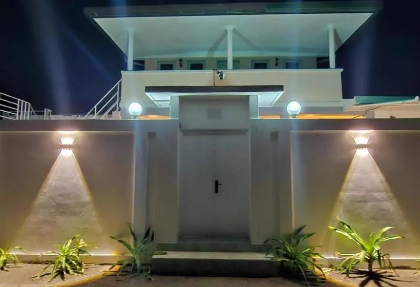 هتل Sunset Villa