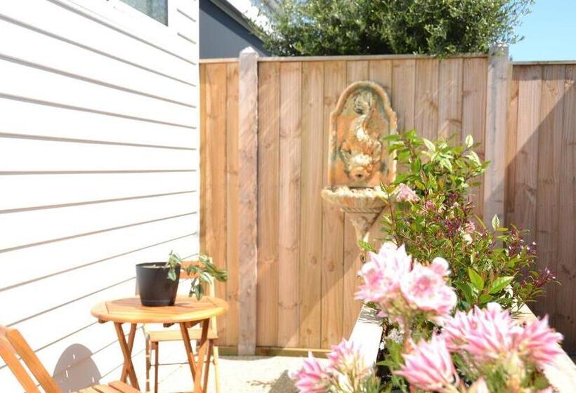 פנסיון Port Fairy Bnb   The Yellow Suite