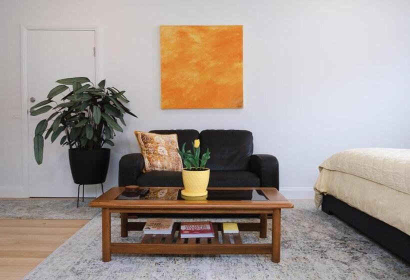 פנסיון Port Fairy Bnb   The Yellow Suite