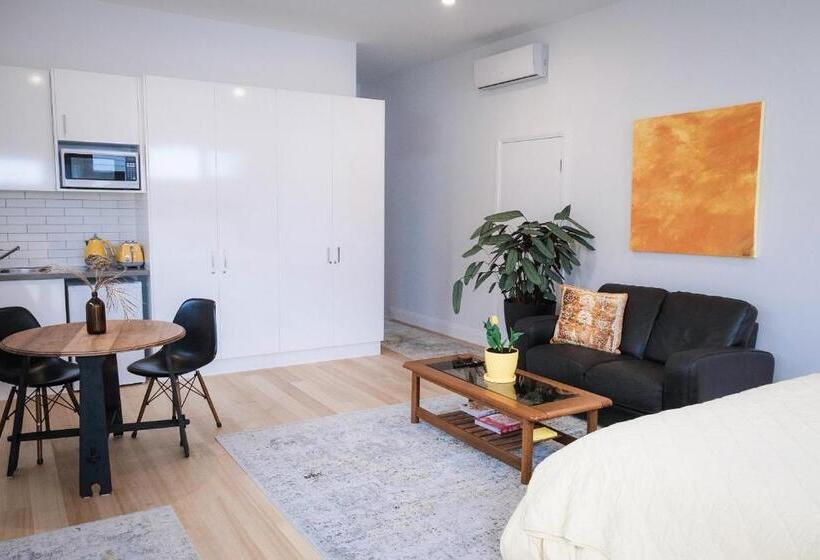 פנסיון Port Fairy Bnb   The Yellow Suite