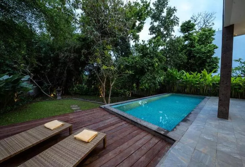 Hotelli Pulang Villas Pererenan By Nakula