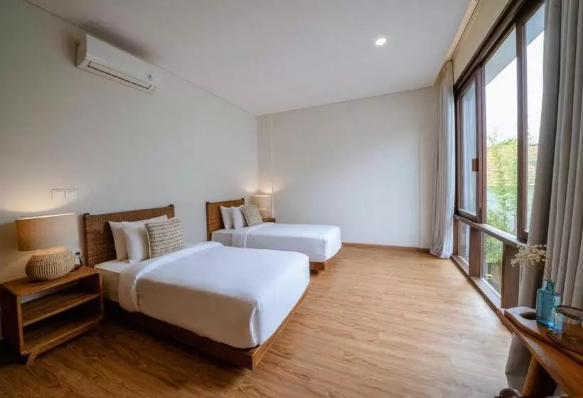 Hotelli Pulang Villas Pererenan By Nakula