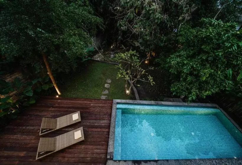 Hotelli Pulang Villas Pererenan By Nakula