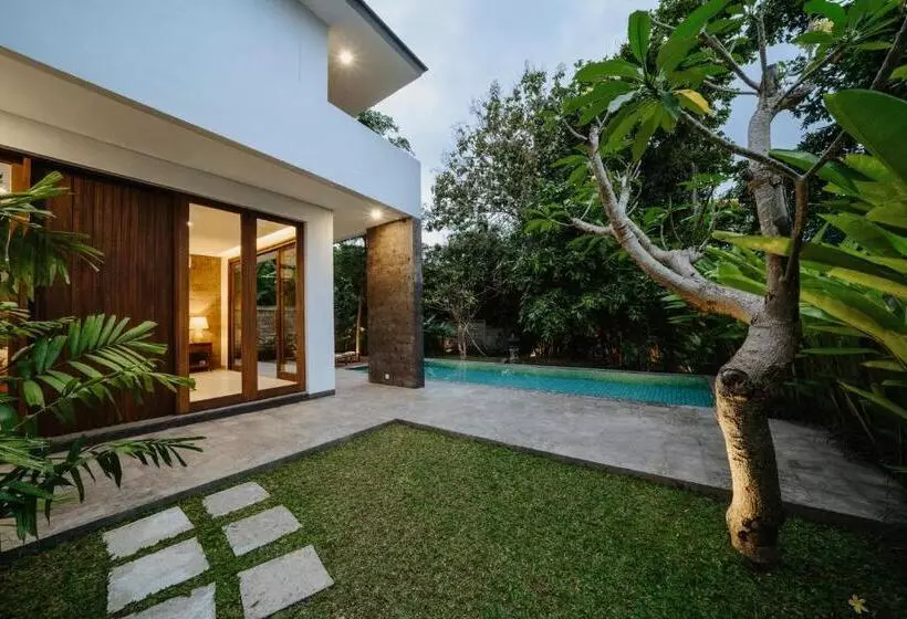Hotelli Pulang Villas Pererenan By Nakula