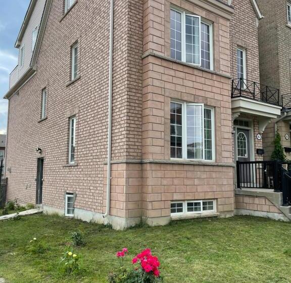 פנסיון Room Around York University Subway