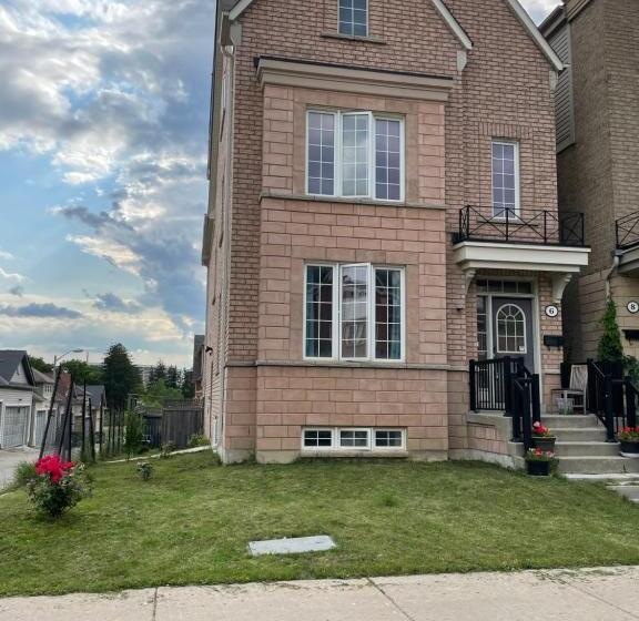 פנסיון Room Around York University Subway