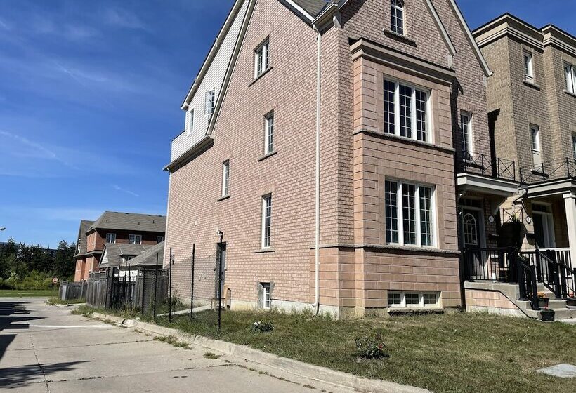 פנסיון Room Around York University Subway