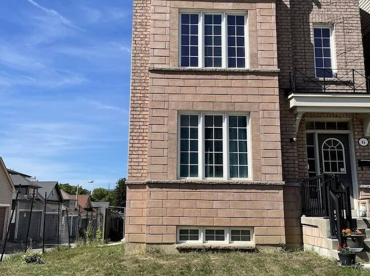 פנסיון Room Around York University Subway