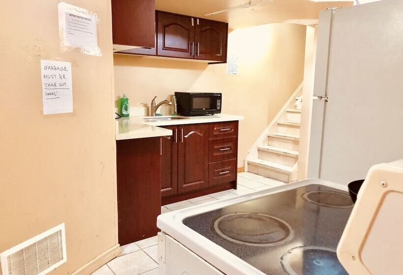 פנסיון Room Around York University Subway