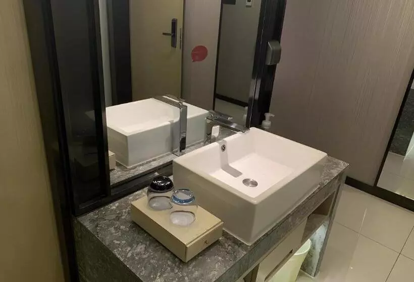 Echarm Hotel Guigang Wanda High Speed Railway Station