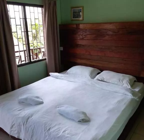 هتل Leng Saysana Guesthouse