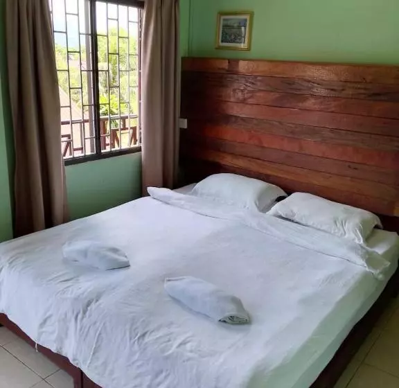 هتل Leng Saysana Guesthouse