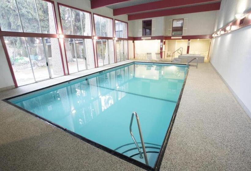 Riviera Village Green Hotel Complex