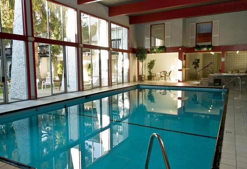 Riviera Village Green Hotel Complex