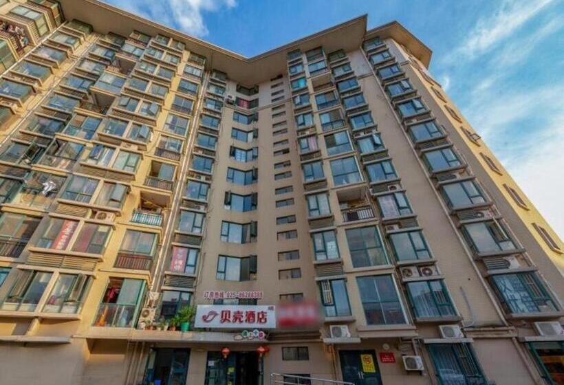 Shell Hotel Nanjing Mingfa Square Metro Station