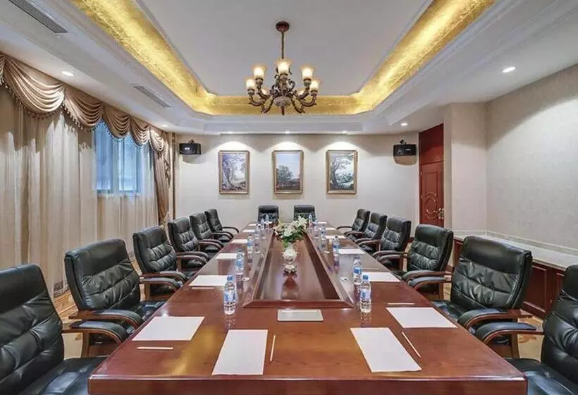 Vienna Hotel Xuzhou Yunlong District Tongshan Road Metro Station