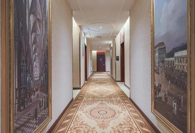 Vienna Hotel Xuzhou Yunlong District Tongshan Road Metro Station