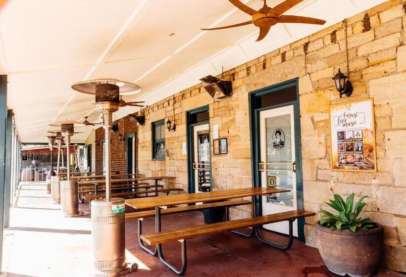 בית מלון כפרי George Iv Inn