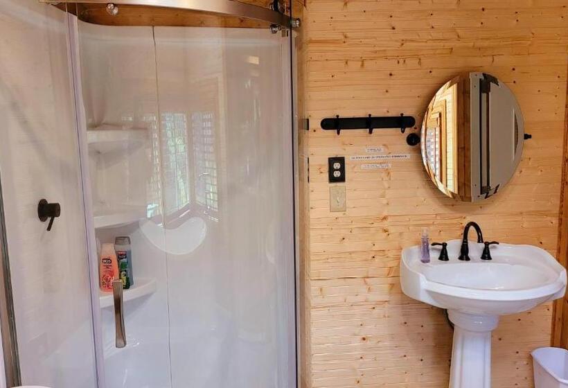 بنسيون Aloha Lodge  Private Eco Log Cabin Near Volcano National Park