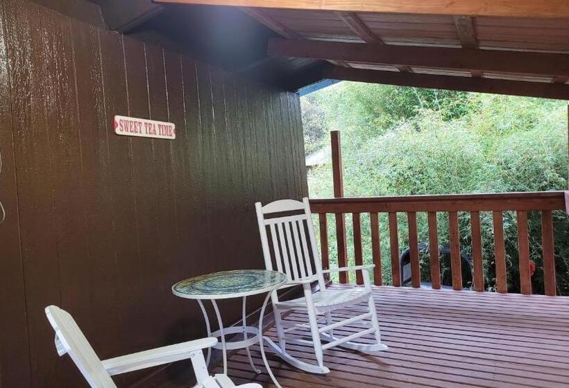 بنسيون Aloha Lodge  Private Eco Log Cabin Near Volcano National Park