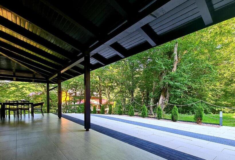 پانسیون Beconia Riverside